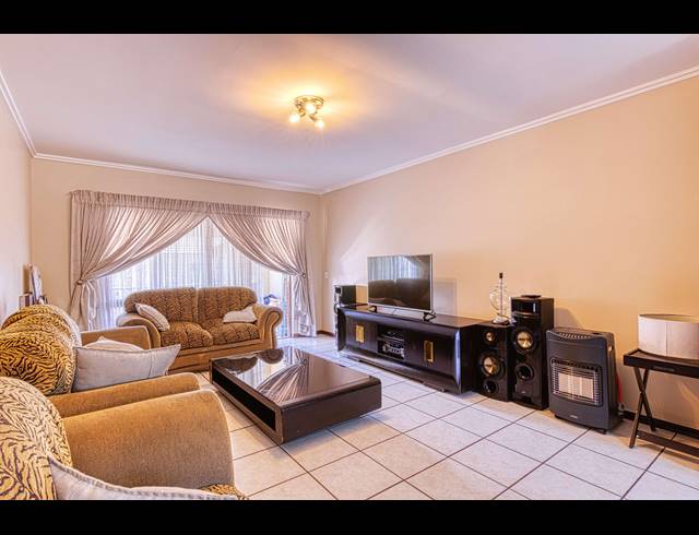3 BEDROOM APARTMENT TO LET IN MAROELADAL
